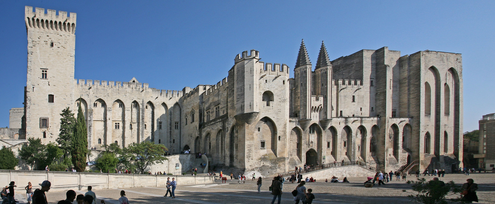 palais des papes.jpg